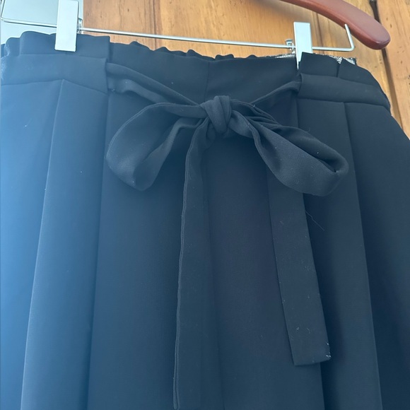 Zara Black culottes elastic on back beautiful paper bag pleating on the front - Picture 2 of 5